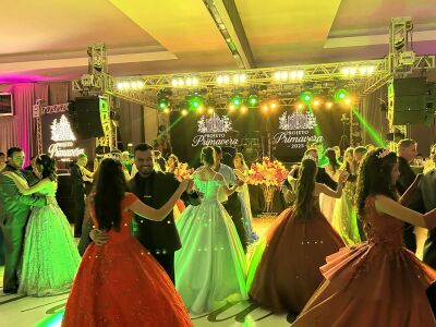 Imagem da notícia Prefeitura realiza Baile de Debutantes 2025 e transforma Costa Rica em Jardim Secreto